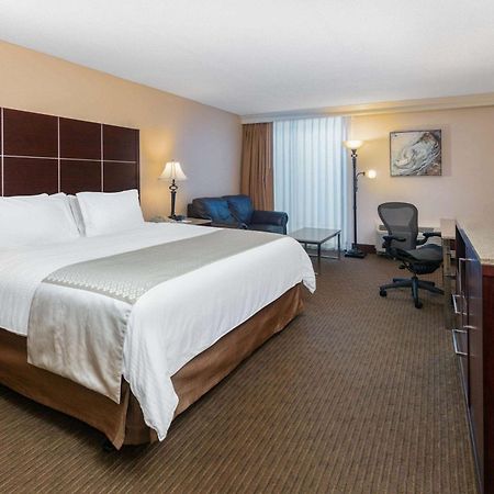 Wyndham Riverfront Hotel Little Rock Exterior foto